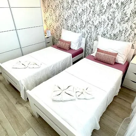 For 6 + Free Parking Place Lejlighed Zadar