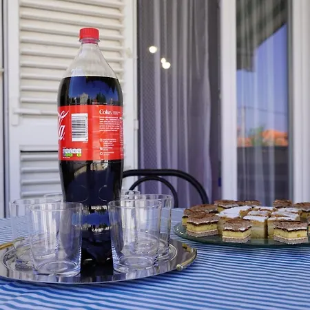 For 6 + Free Parking Place דירה