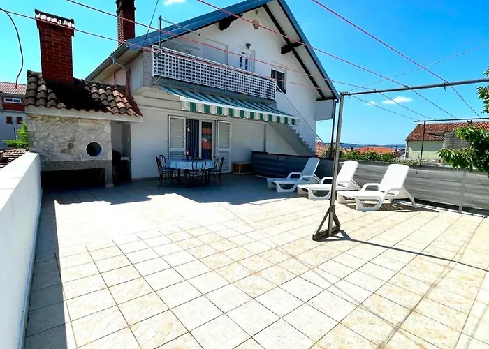 For 6 + Free Parking Place Apartment *