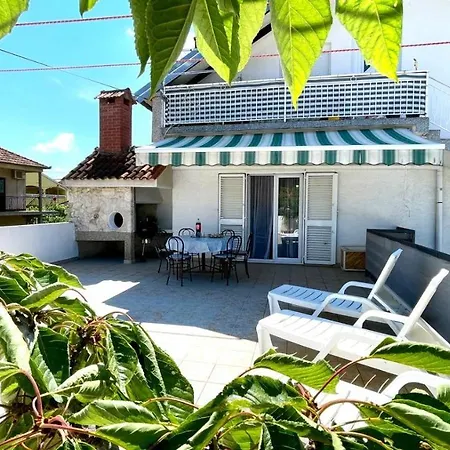 Apartman For 6 + Free Parking Place *