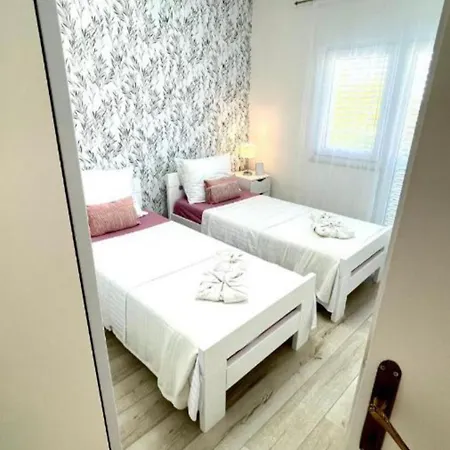 Apartman For 6 + Free Parking Place