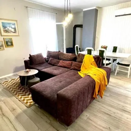 Apartman For 6 + Free Parking Place